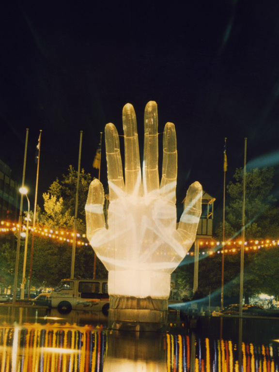 The-hand-of-glass-canberra-festival-6